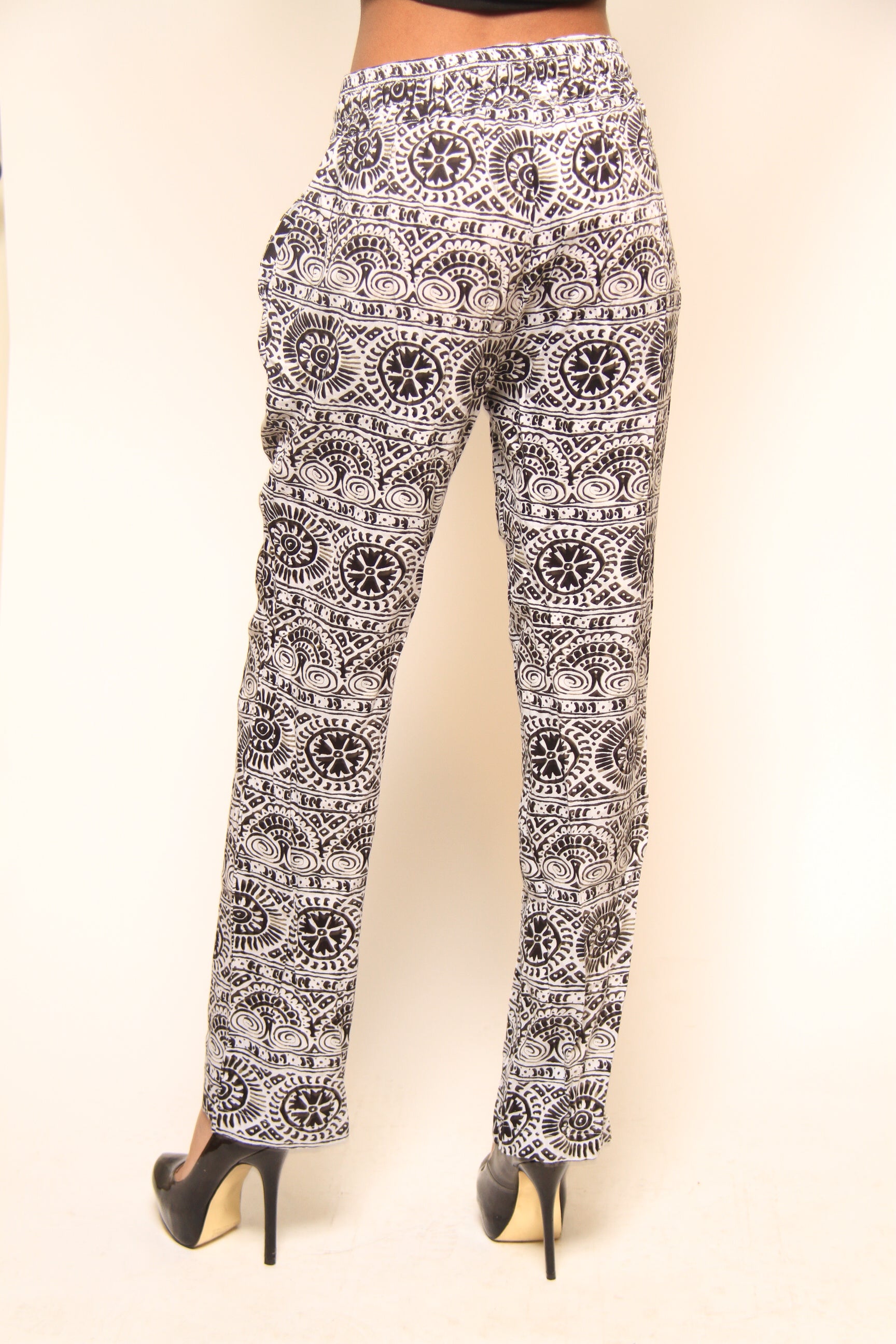 White And Black Pants With Elastic Drawstring Waist With Pockets