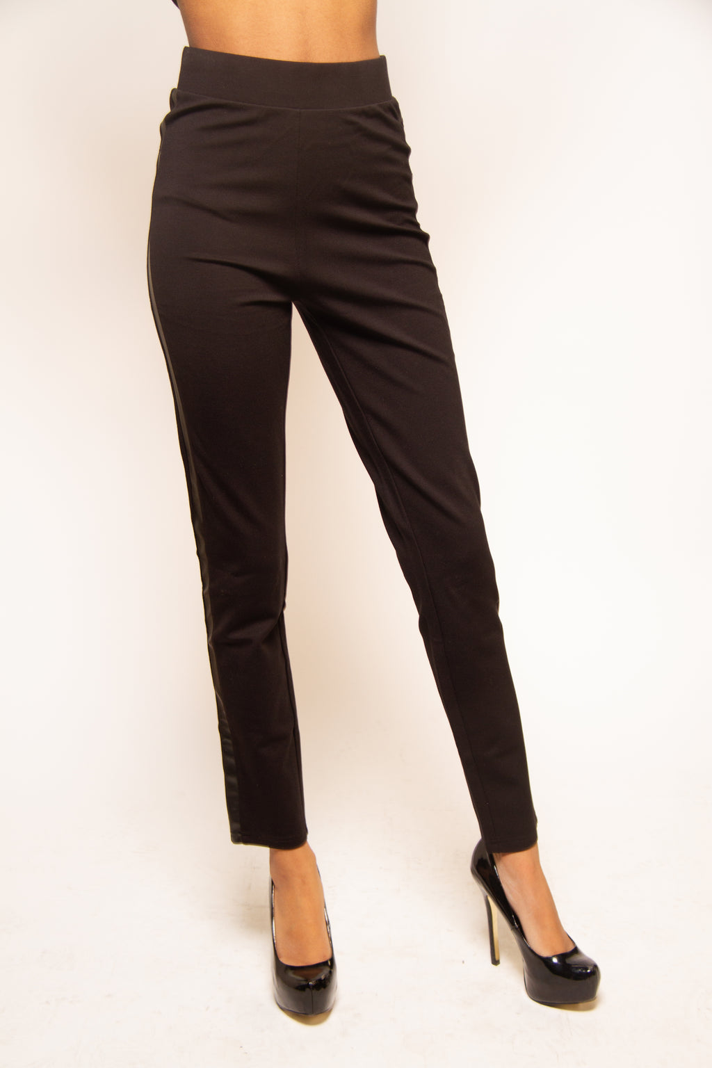 Woman Dress Pants With Two Back Pockets And Faux Leather On The Side